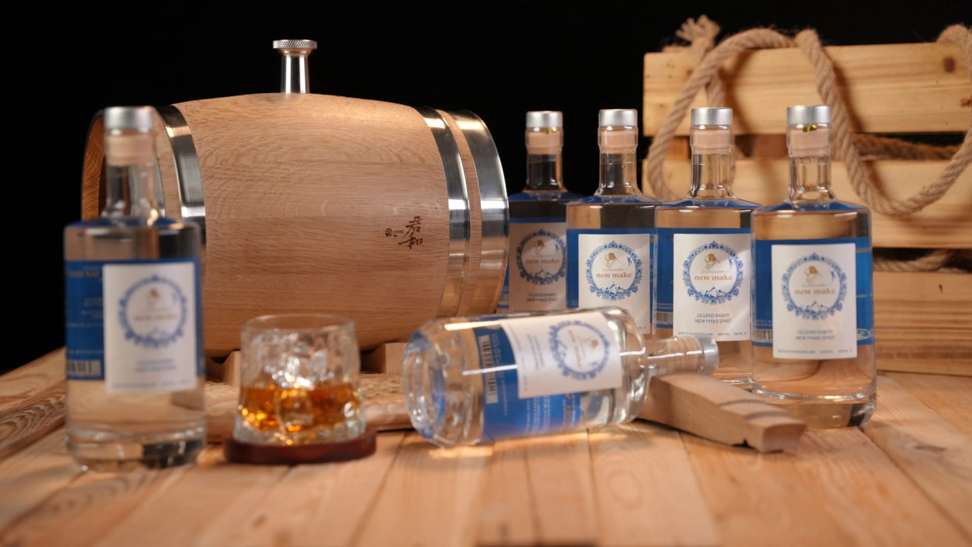 Handcrafted 3L mini oak whiskey barrel with glass viewing panels