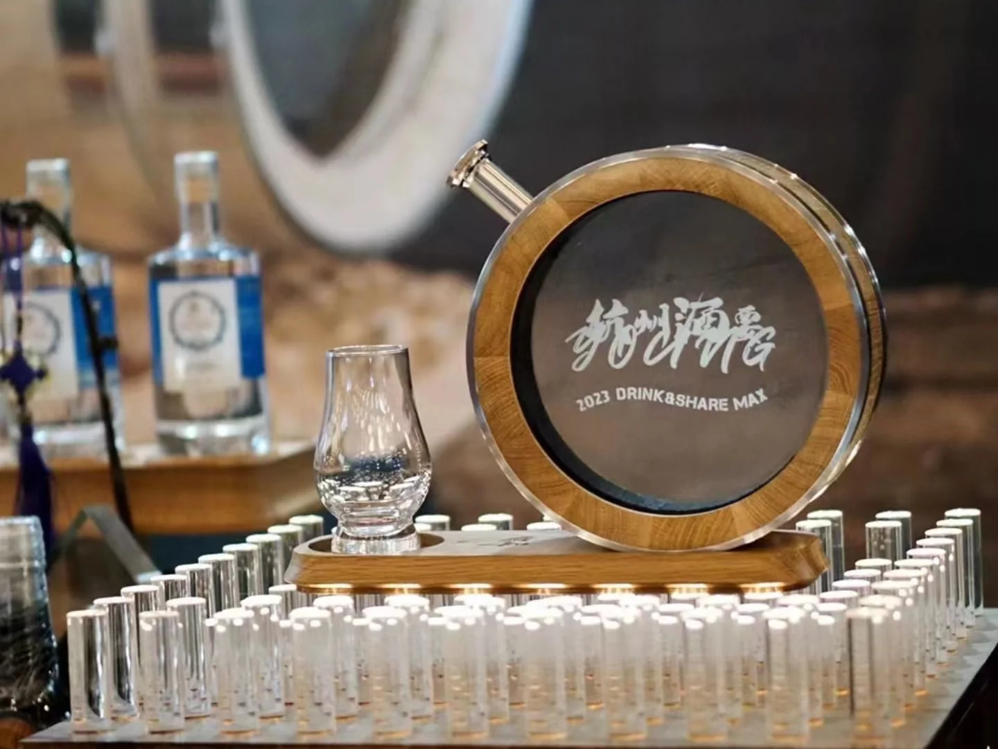 700ml oak decanter tasting scene