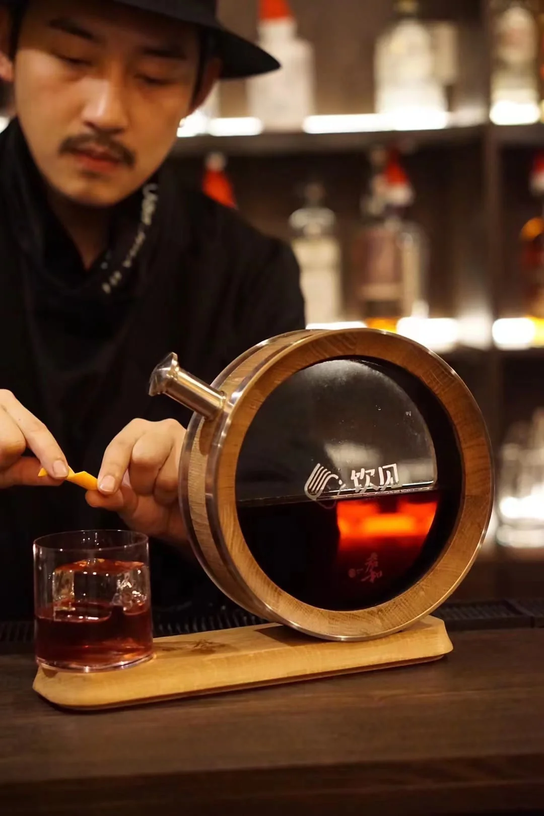 700ml oak barrel decanter detail