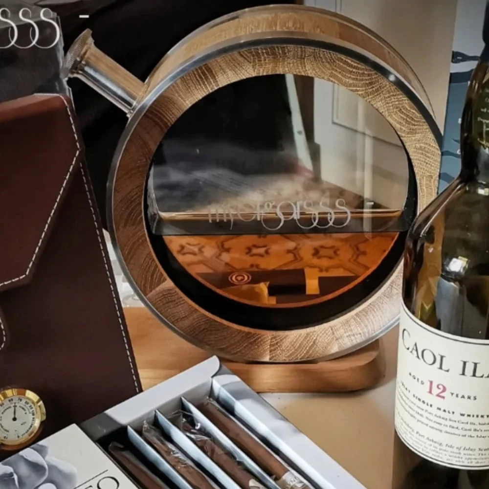 Influencer showcasing a 3L mini oak barrel with glass panel